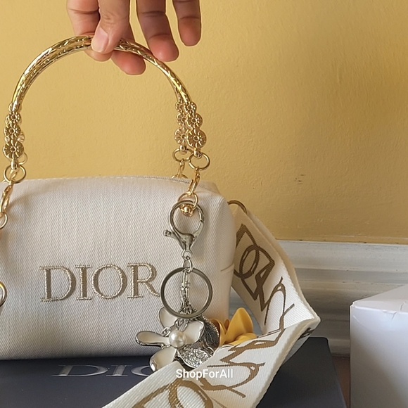 - ❤️Host pick 💥💥Dior New💥💥 - Picture 2 of 16